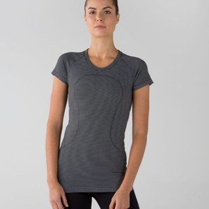 Lululemon Striped Swiftly Tech Tee xs/s